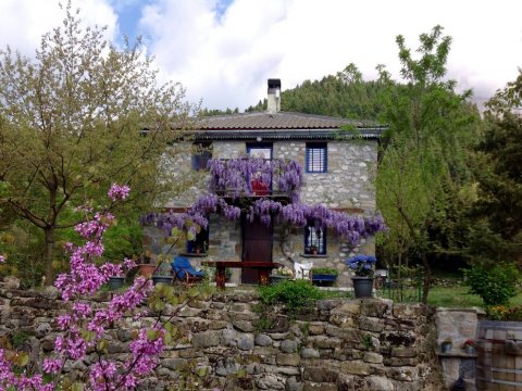 stone-cottage-house-spiti-tzoumerka-pindus-greece (3)