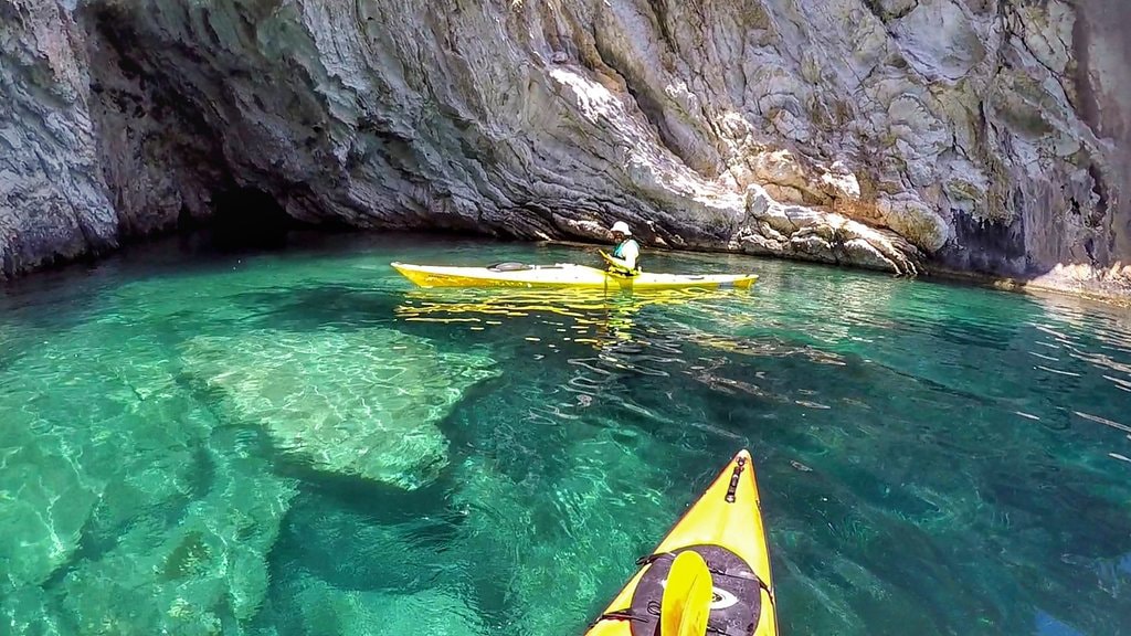 Kayak Tour Λευκάδα:Το κρυμμένο μπλε σπήλαιο