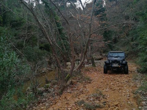 jeep-safari-off-road-dervenochoria-parnitha-greece (1)