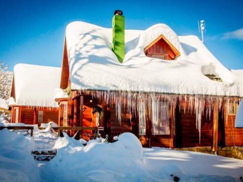 family-wooden-chalet-kedra-pougakia-ftiotidas-greece-spiti (4)