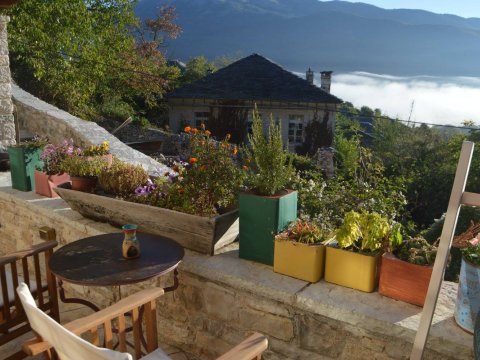 zagori-traditional-guesthouse-kato-pedina-zagorochoria-greece (2)