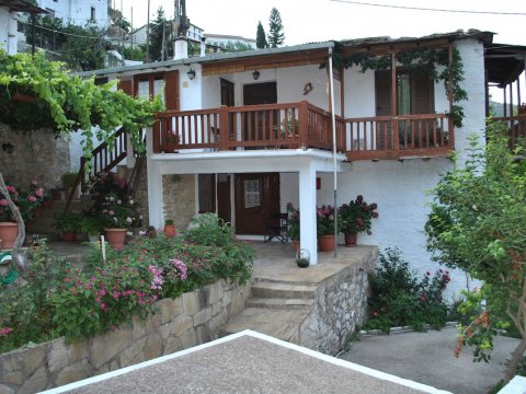 guest-house-traditional-kastanitsa-arcadia-spiti-greece (2)