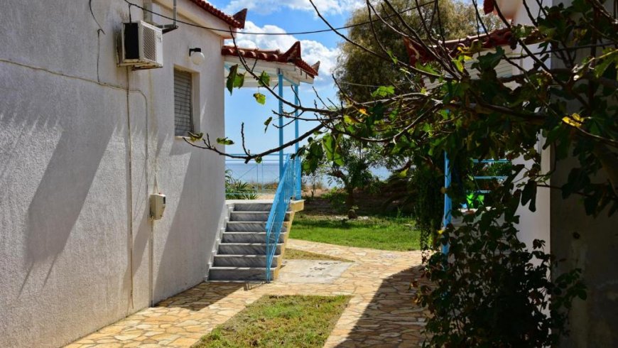 House by the Sea in Koroni