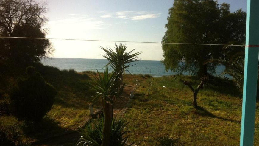 House by the Sea in Koroni