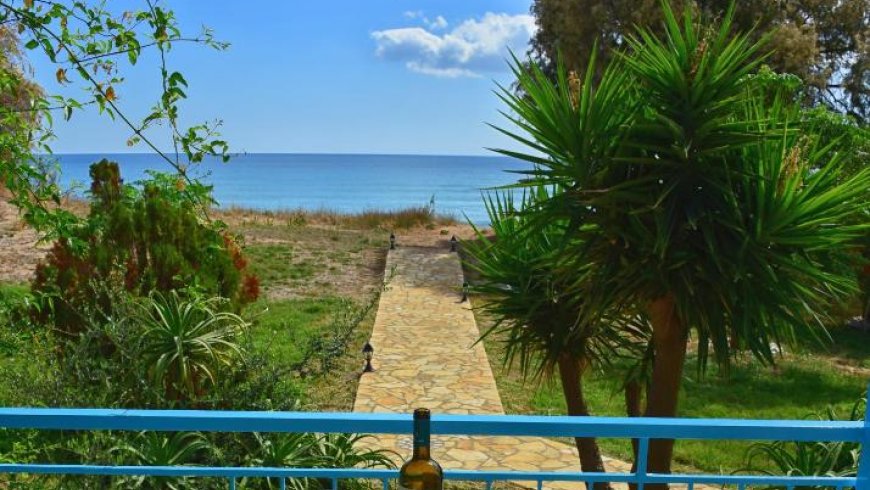 House by the Sea in Koroni