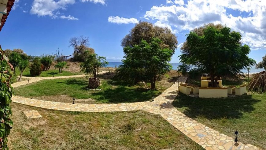 House by the Sea in Koroni