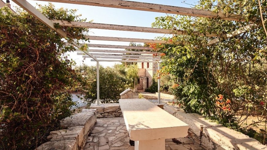 Stone House for 2 people Vamos Chania in Farm