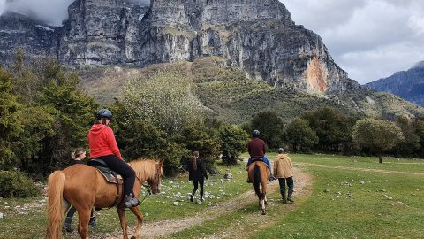 Βόλτα με άλογα στο Πάπιγκο Ζαγόρι