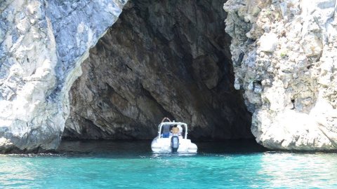 Rib Boat Cruise Venetos Caves, Pelion