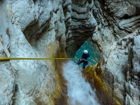 πανταβρεχει-ευρυτανια-canyoning-viaferrata-greece-roska-μαυρη-σπηλια (12)