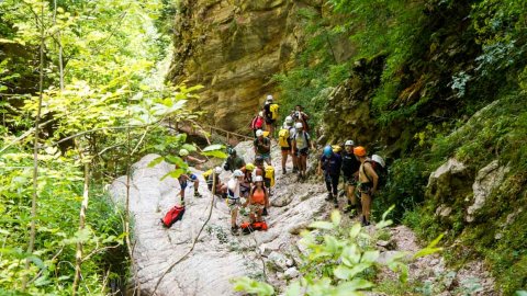 πανταβρεχει-ευρυτανια-canyoning-viaferrata-greece-roska-μαυρη-σπηλια (9)