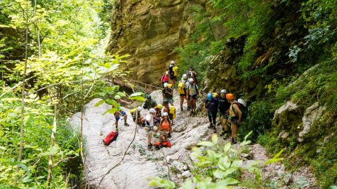 πανταβρεχει-ευρυτανια-canyoning-viaferrata-greece-roska-μαυρη-σπηλια (9)