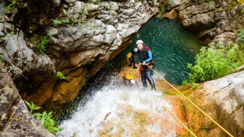 πανταβρεχει-ευρυτανια-canyoning-viaferrata-greece-roska-μαυρη-σπηλια (5)