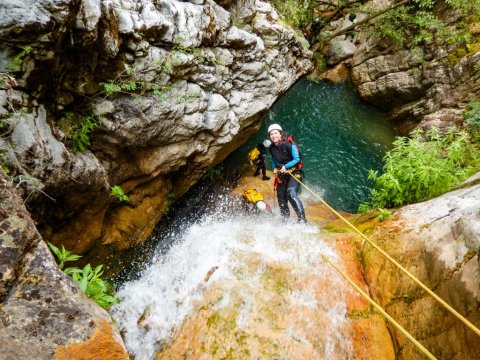 πανταβρεχει-ευρυτανια-canyoning-viaferrata-greece-roska-μαυρη-σπηλια (5)