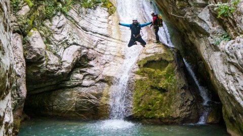 πανταβρεχει-ευρυτανια-canyoning-viaferrata-greece-roska-μαυρη-σπηλια (4)