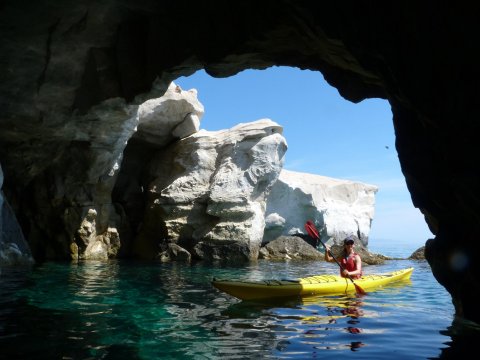 sea-kayak-trip-milos-island-greece (3)