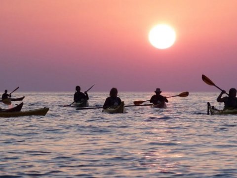sea-kayaking-sunset-trip-milos-island-greece (1)