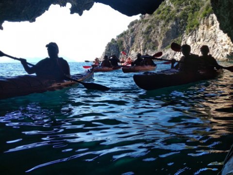 sea-kayak-tour-lefkada-blue-cave-greece (3)