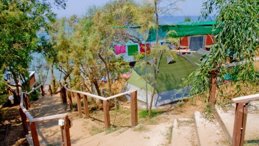 Screenshot-2018-2-5 Fournia Beach, Κάμπινγκ, Κυλλήνη, διαμονή, δωμάτια, τροχόσπιτα, Κάστρο Κυλλήνης(4)