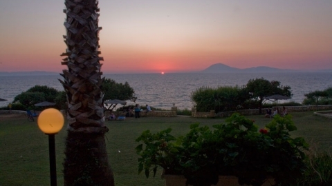 Screenshot-2018-2-5 Fournia Beach, Κάμπινγκ, Κυλλήνη, διαμονή, δωμάτια, τροχόσπιτα, Κάστρο Κυλλήνης(1)